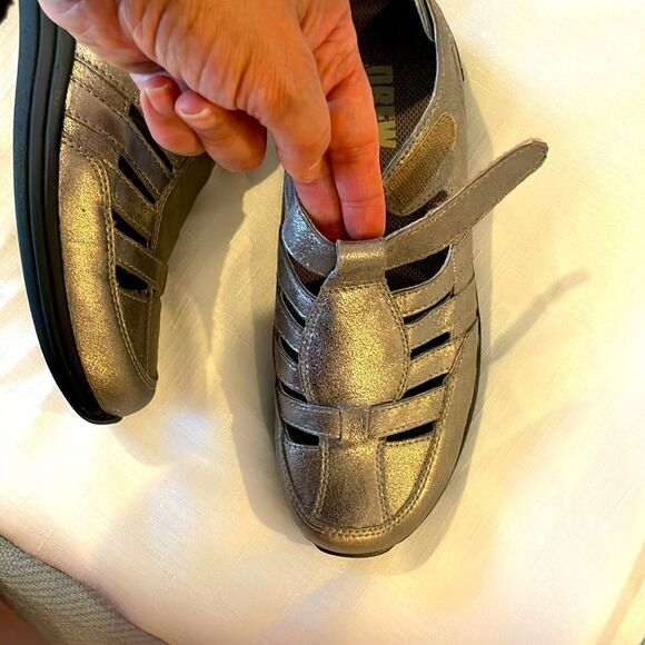 DREW PEWTER LEATHER FISHERMAN STYLE SANDALS.   NEW IN BOX - Picture 4 of 11